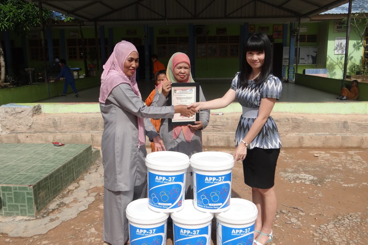 Sumbangan Cat untuk SDN 004 Batam Kota 2 (2016)