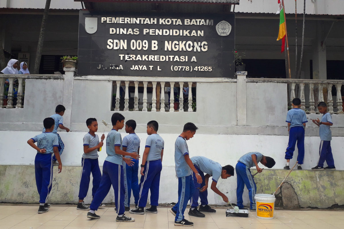 SUMBANGAN CAT UNTUK SDN 009 BENGKONG BATAM (2018)
