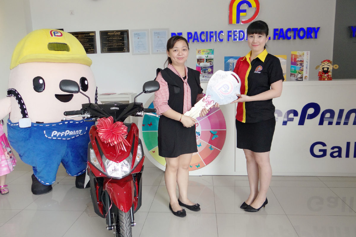 PEMENANG LUCKY DRAW KE – 14 PERIODE DESEMBER 2018 – MOTOR : IBU LINDA (BATAM), MOBIL : IBU MARDIANI (BATAM)