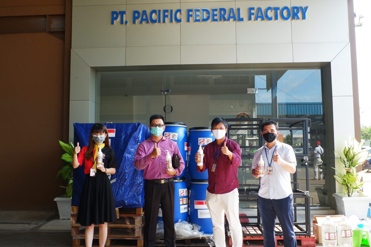 PFF PAINT & SINAS MAS Bantu PEMKO Batam Distribusikan Hand Sanitizer Bantuan Dari Singapore